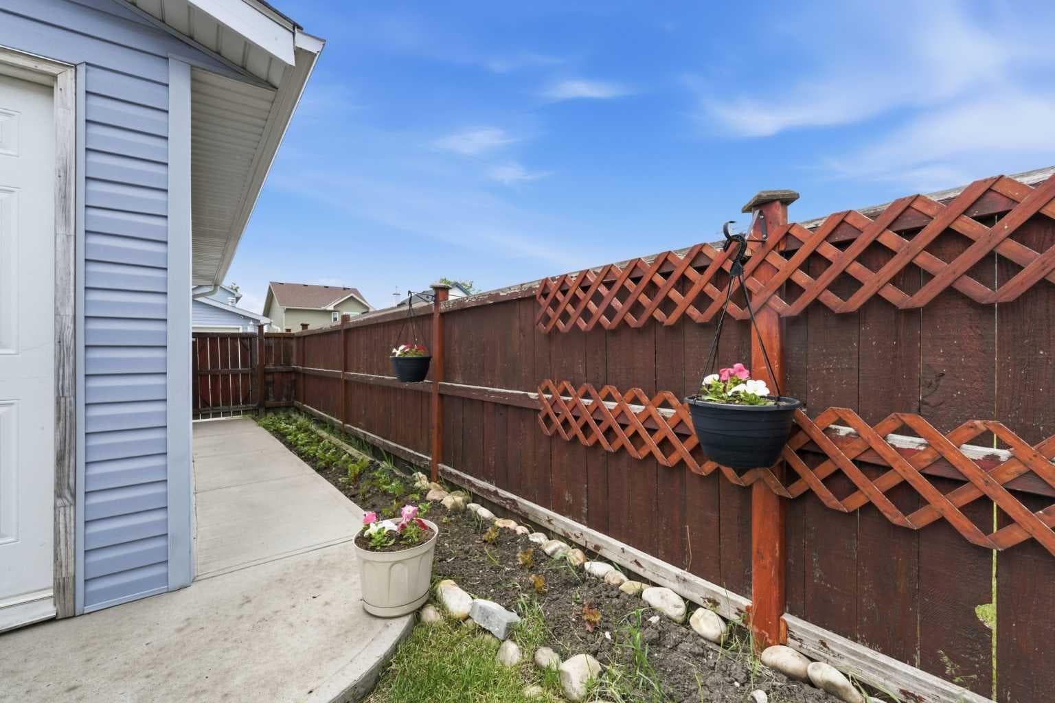 269 Tarington Close NE