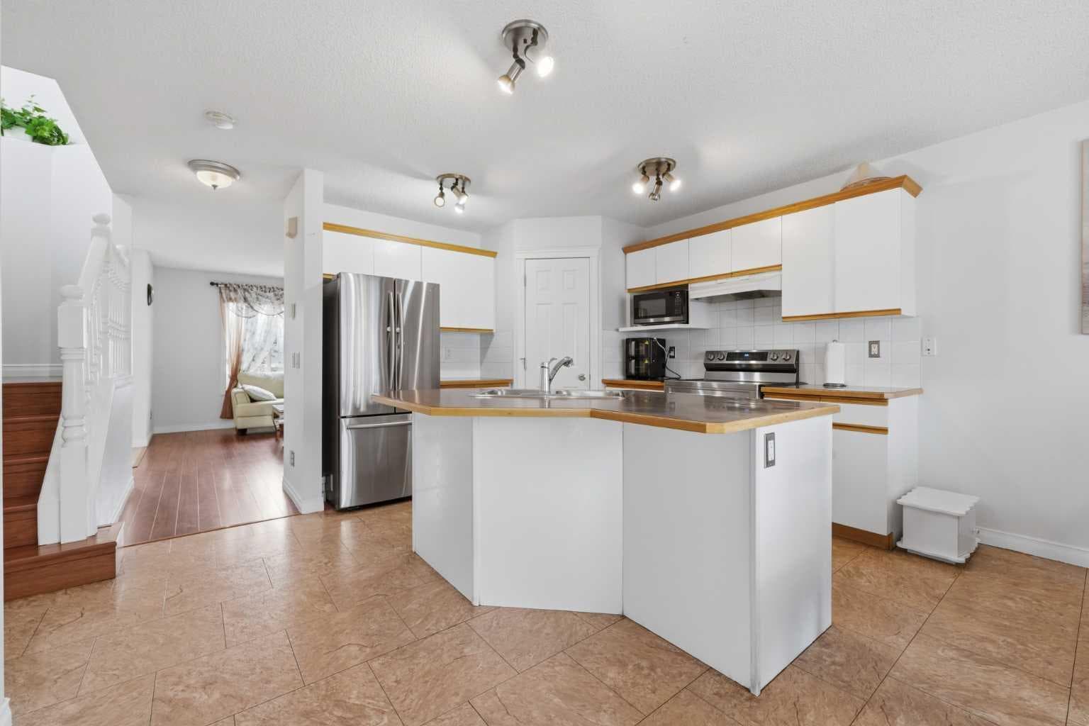269 Tarington Close NE