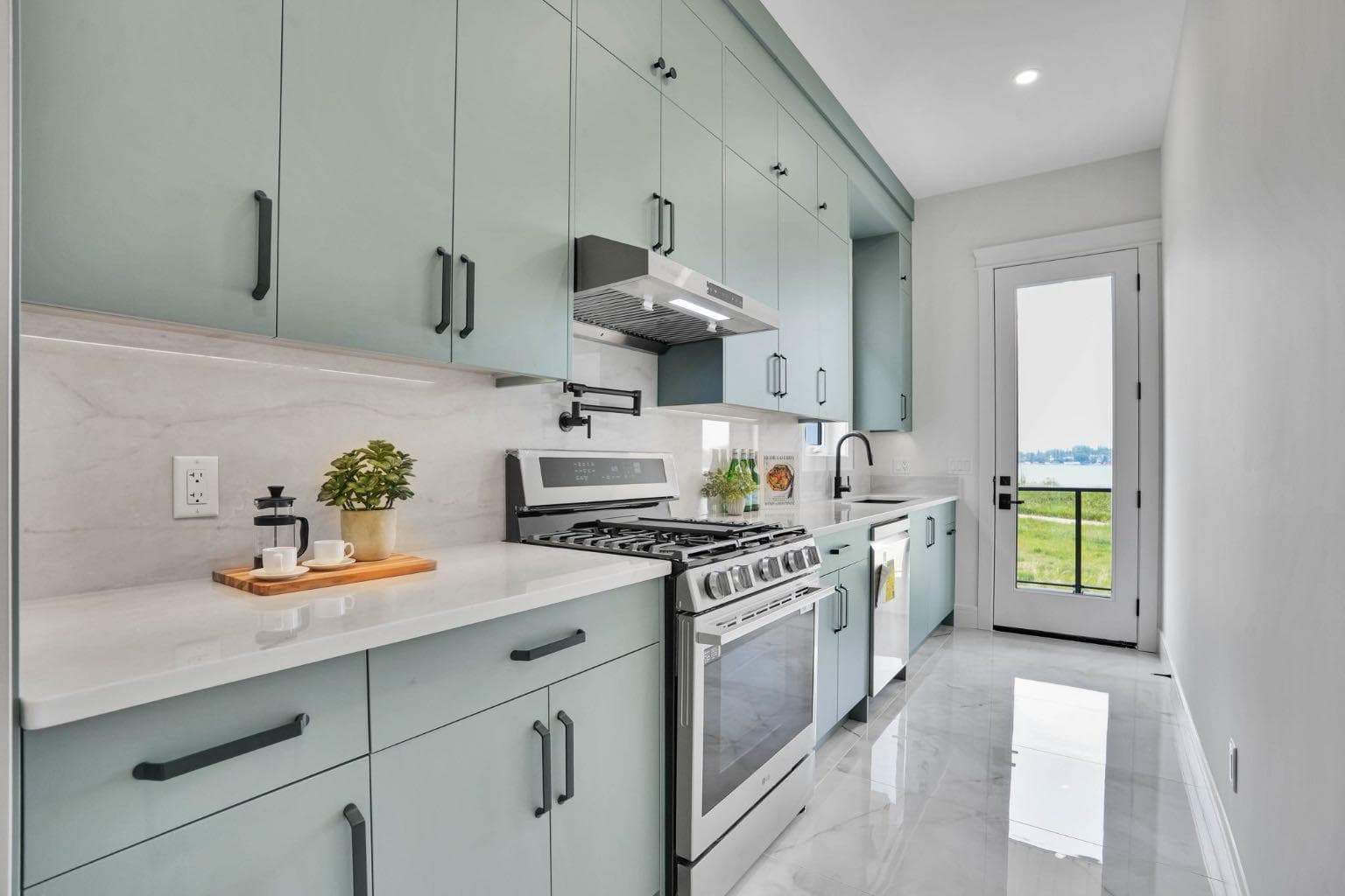 952 SOUTH SHORE Terrace 