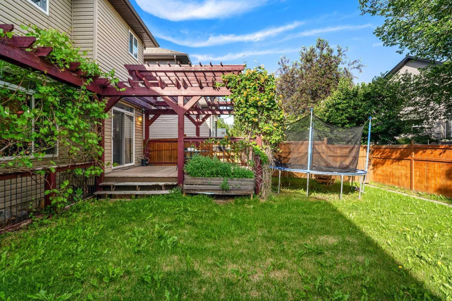 562 Cranston Drive SE