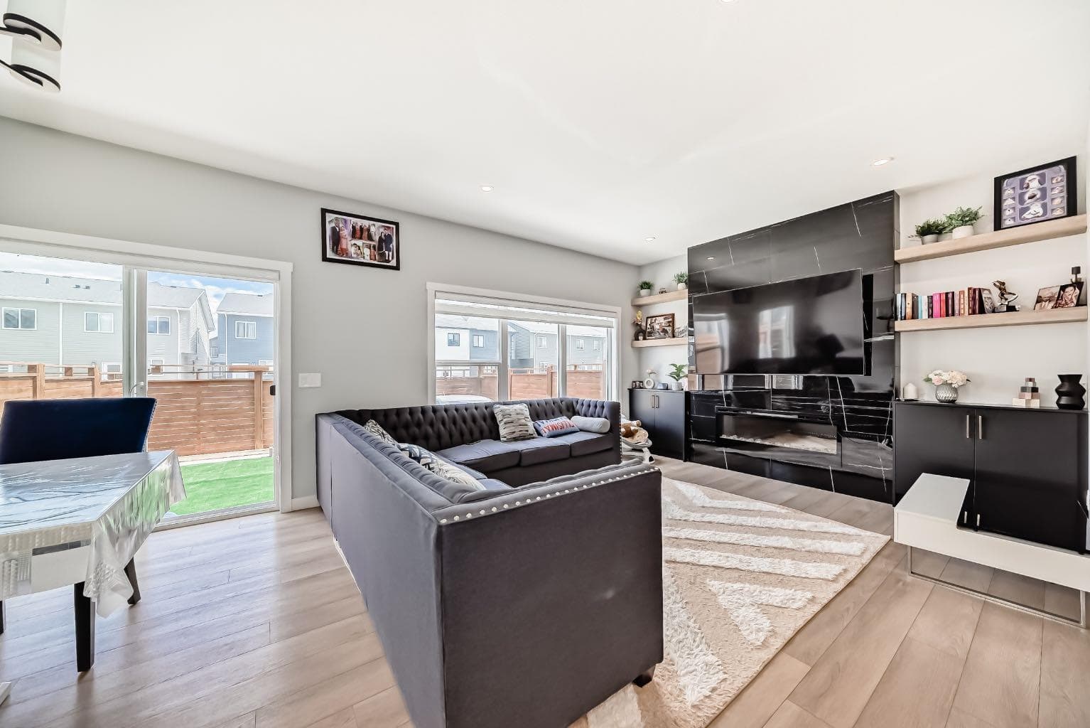 216 Homestead Grove NE