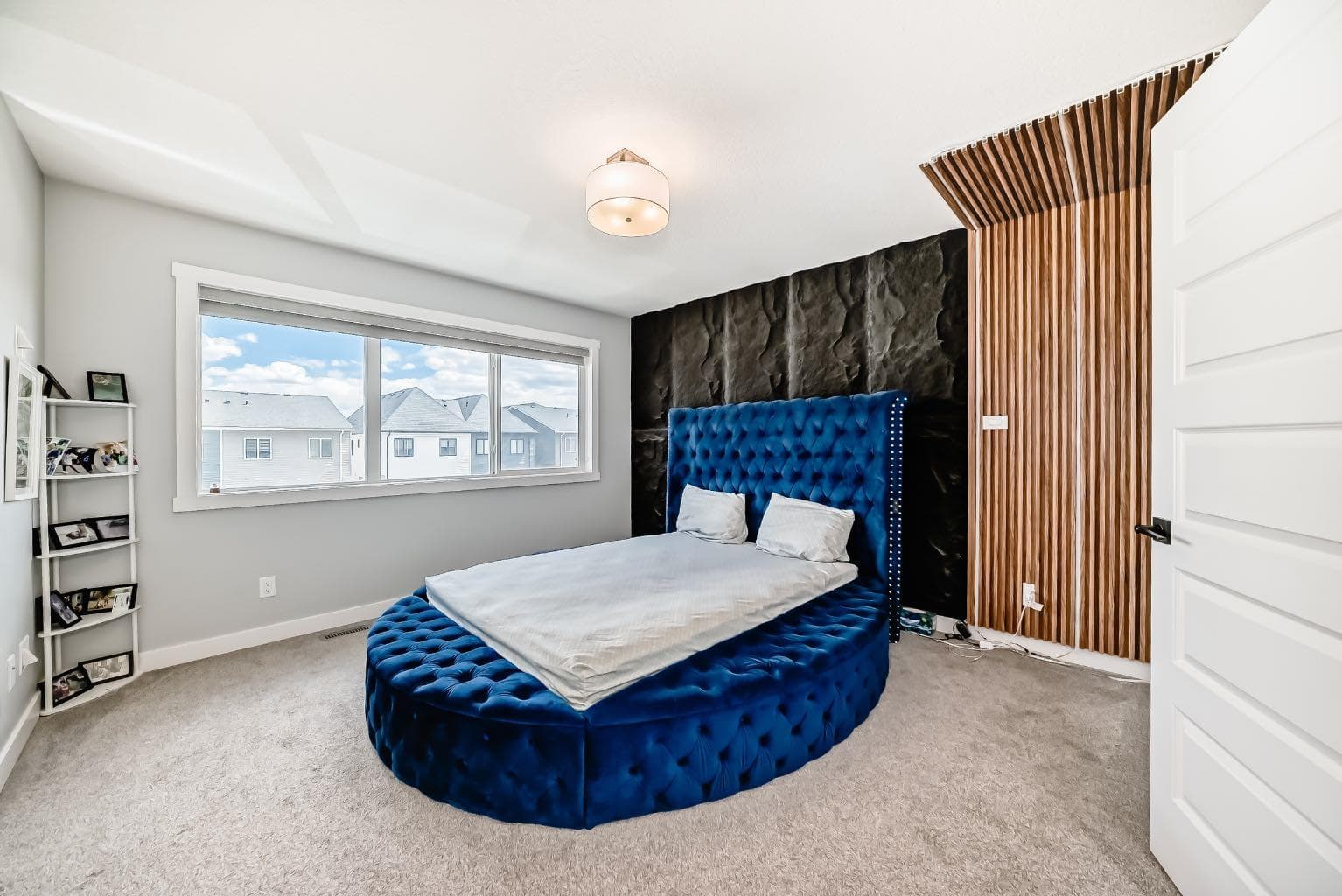 216 Homestead Grove NE