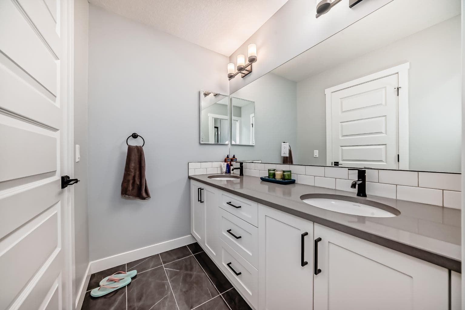 216 Homestead Grove NE