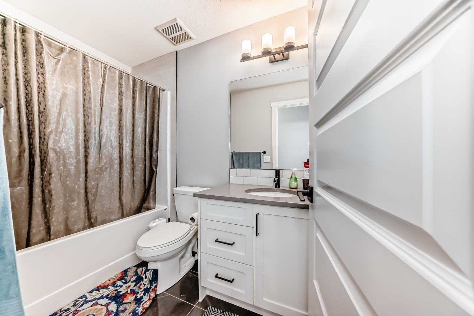216 Homestead Grove NE