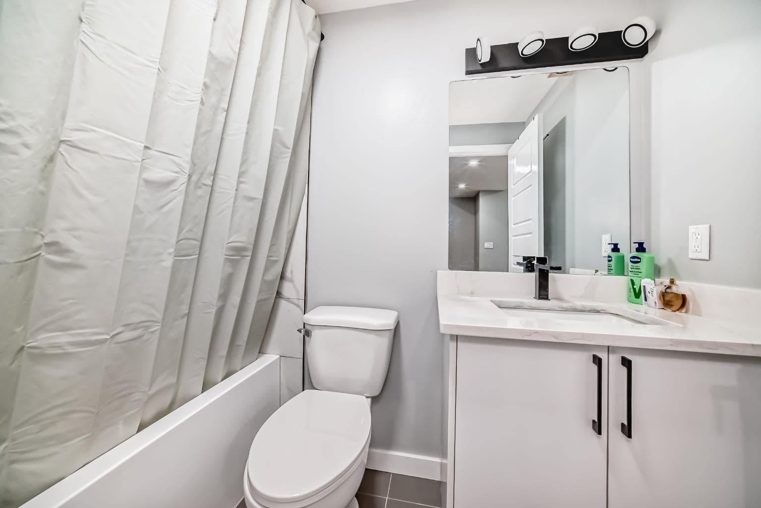 216 Homestead Grove NE