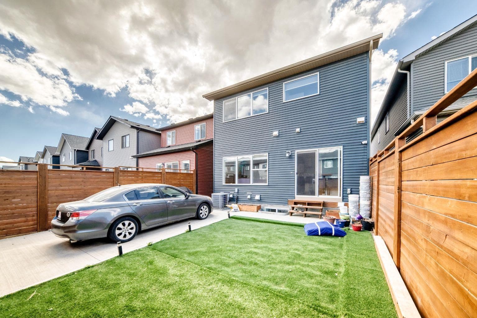 216 Homestead Grove NE