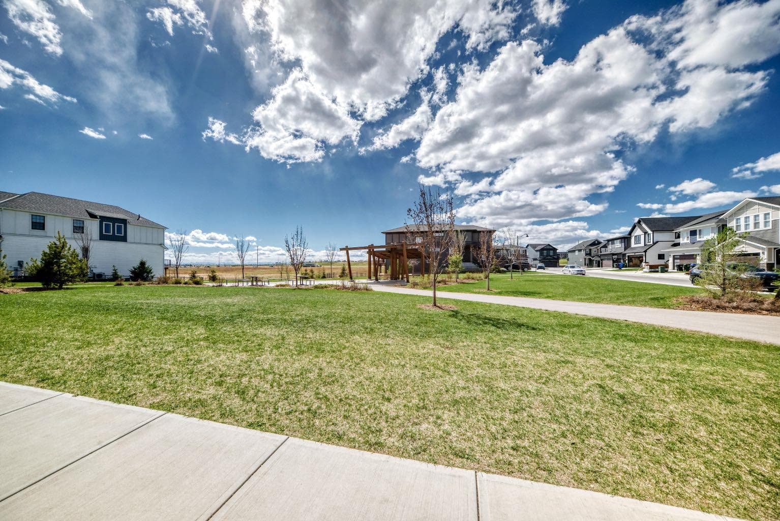 216 Homestead Grove NE