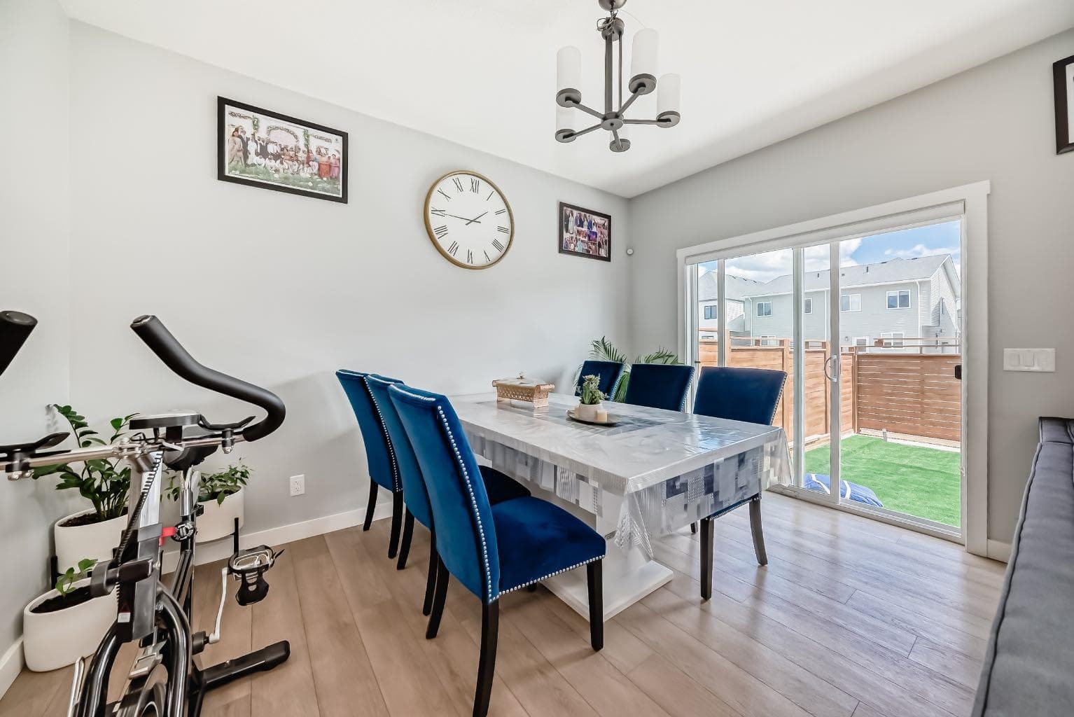 216 Homestead Grove NE