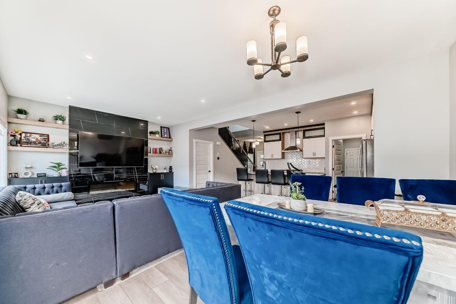 216 Homestead Grove NE