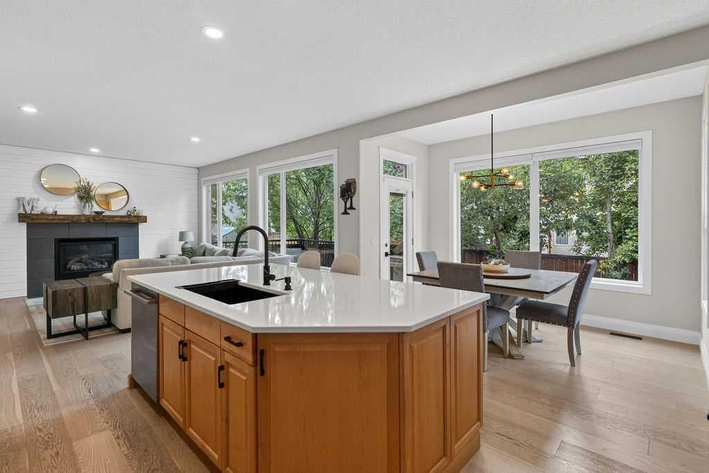 214 Cranleigh View SE