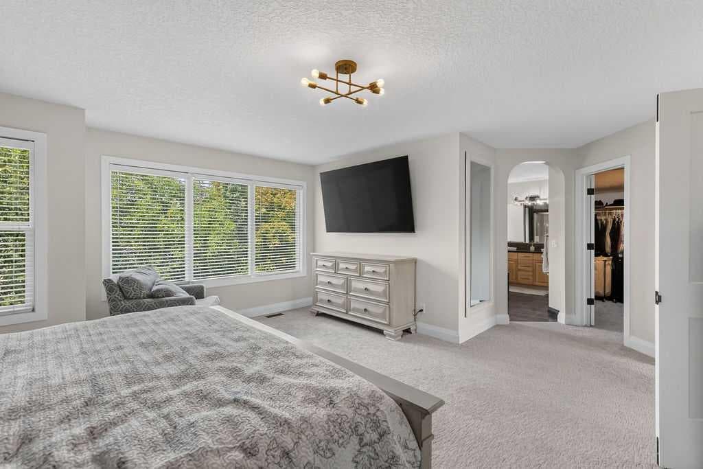 214 Cranleigh View SE