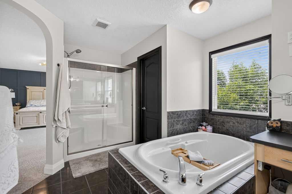 214 Cranleigh View SE