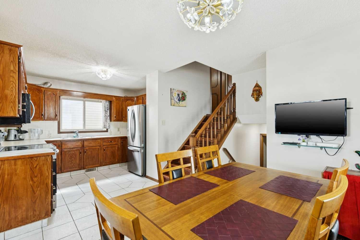 156 Falshire Close NE
