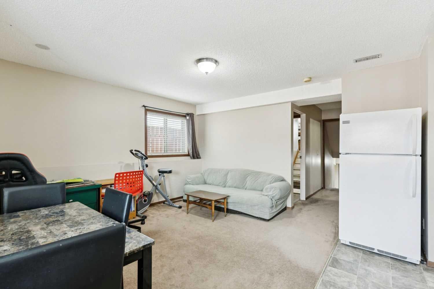 156 Falshire Close NE