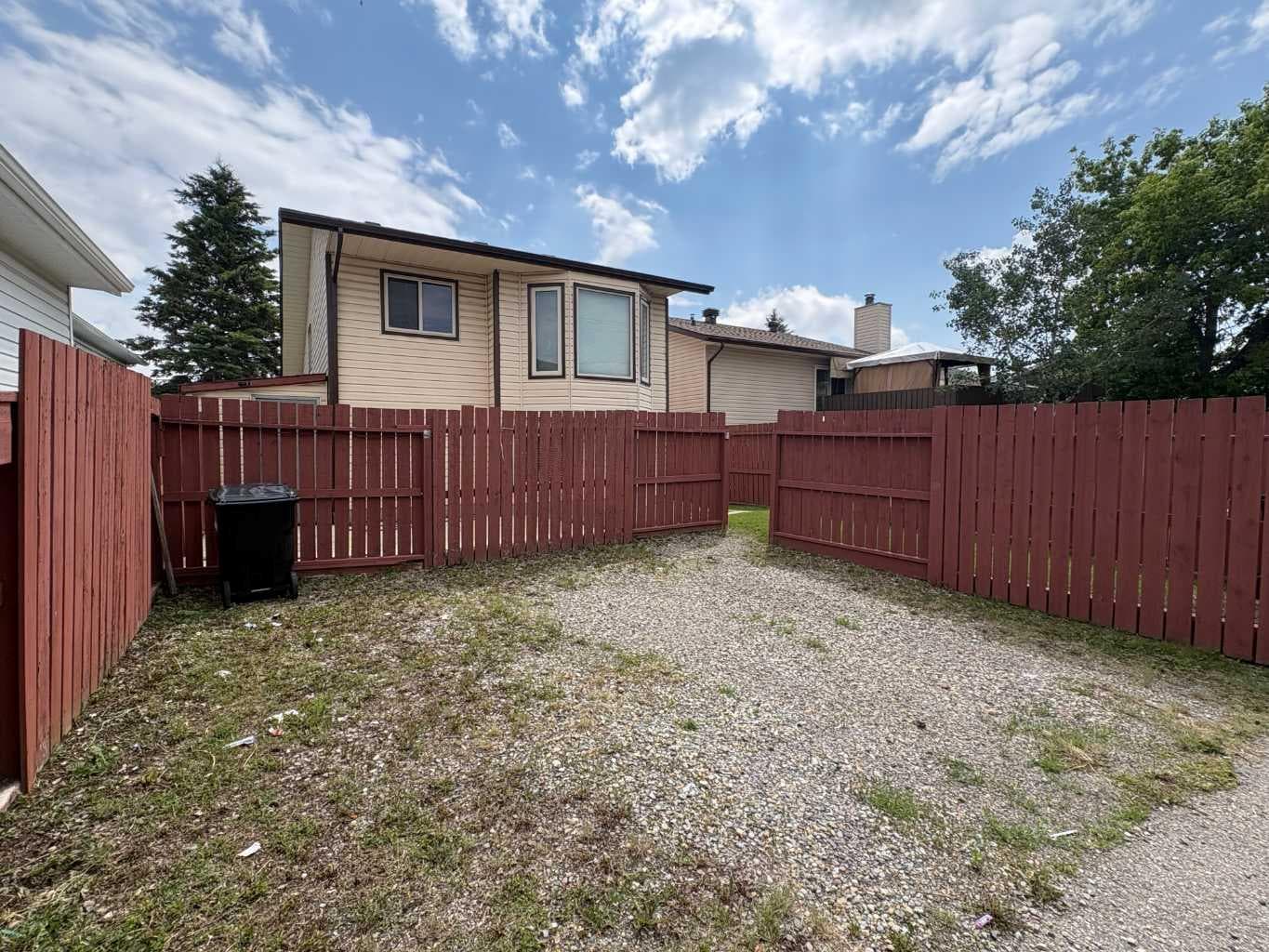 156 Falshire Close NE