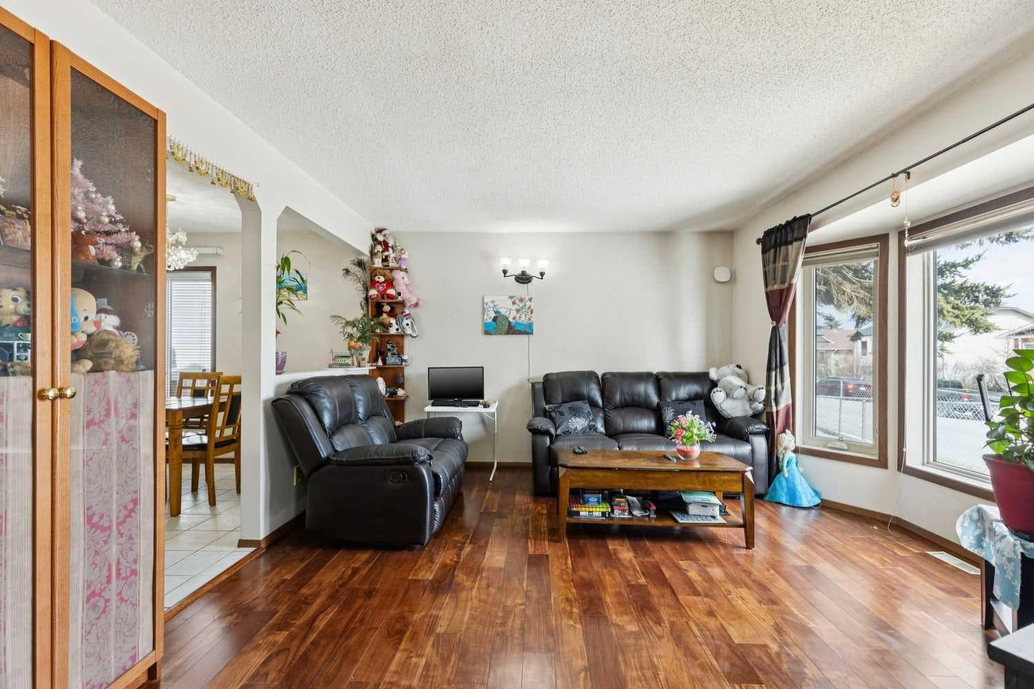 156 Falshire Close NE