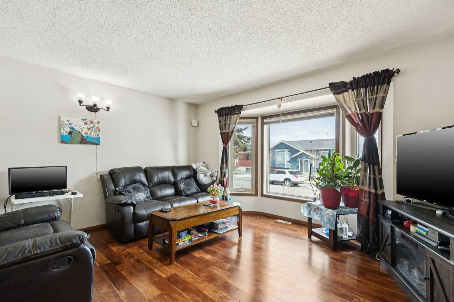 156 Falshire Close NE