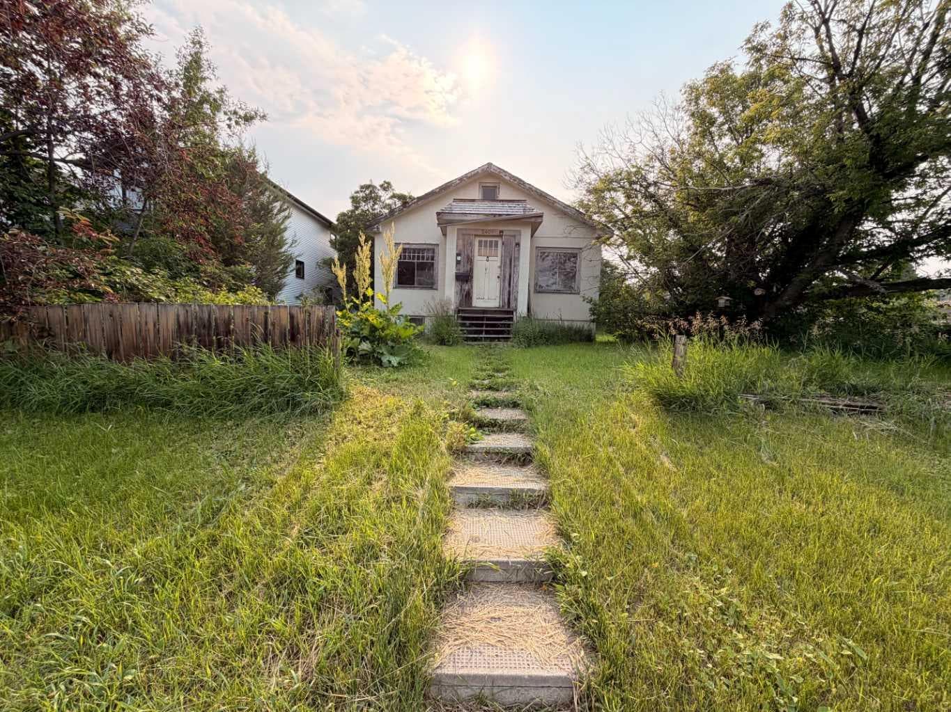 2401 26 Street SW