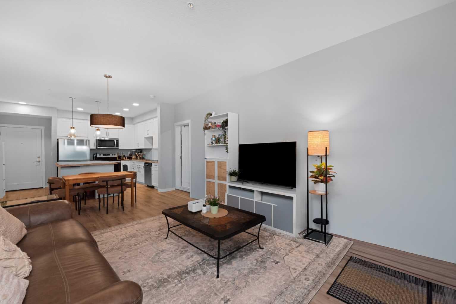 105, 150 Shawnee Square SW