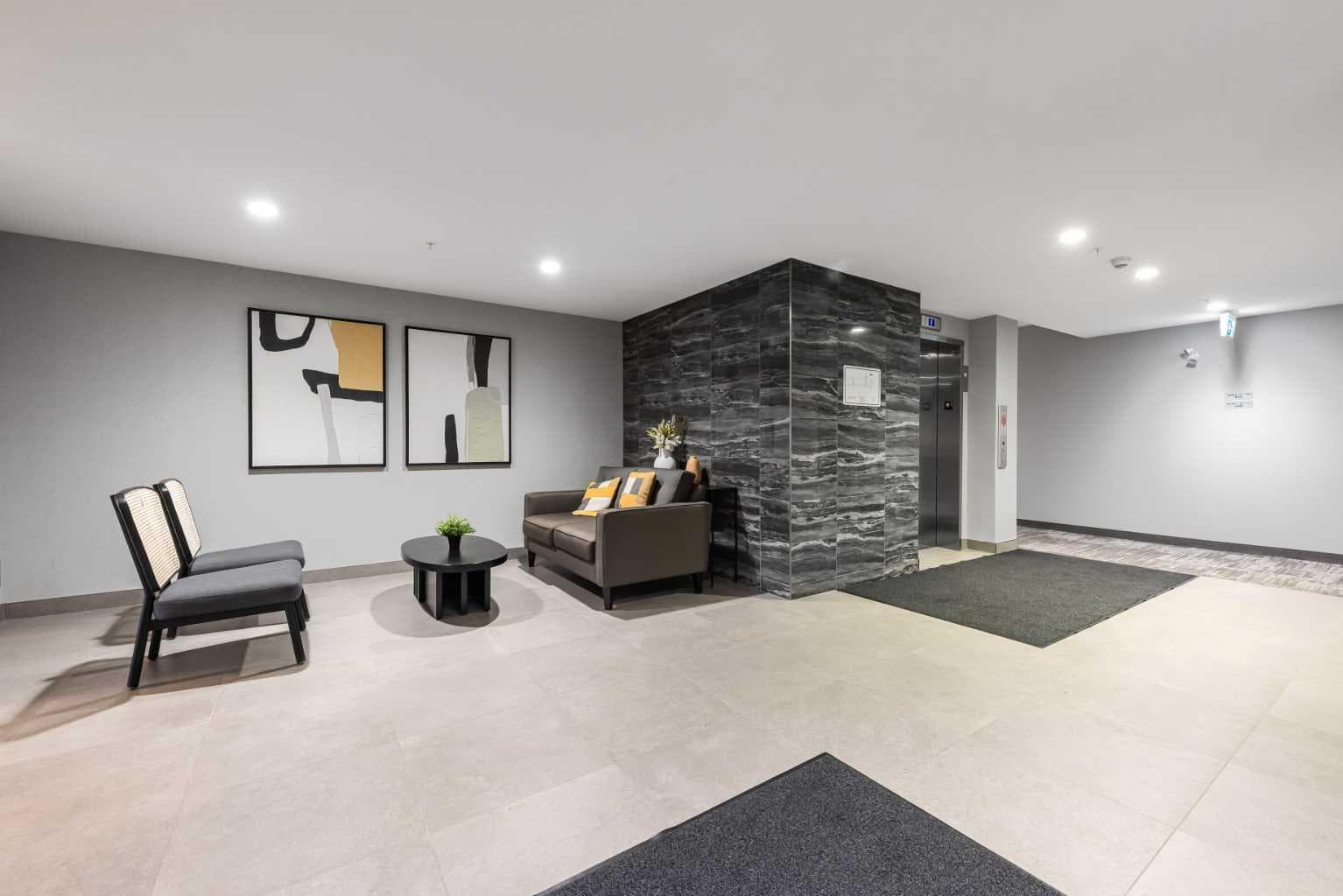 105, 150 Shawnee Square SW