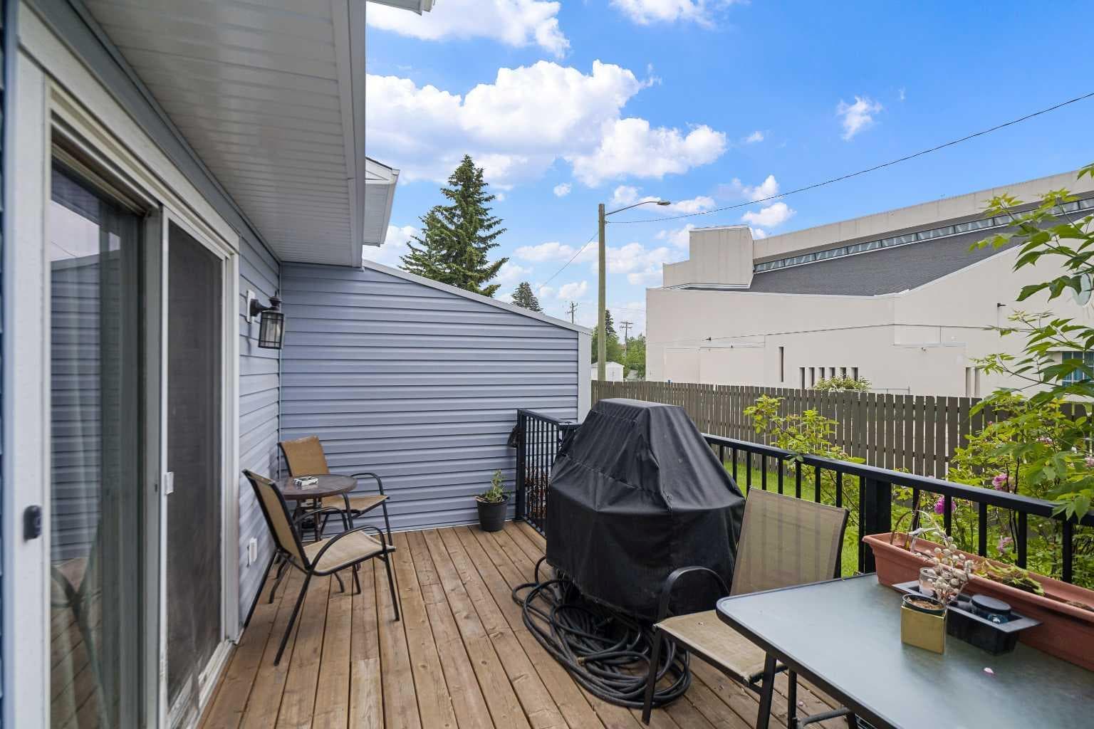 3, 195 Manora Place NE