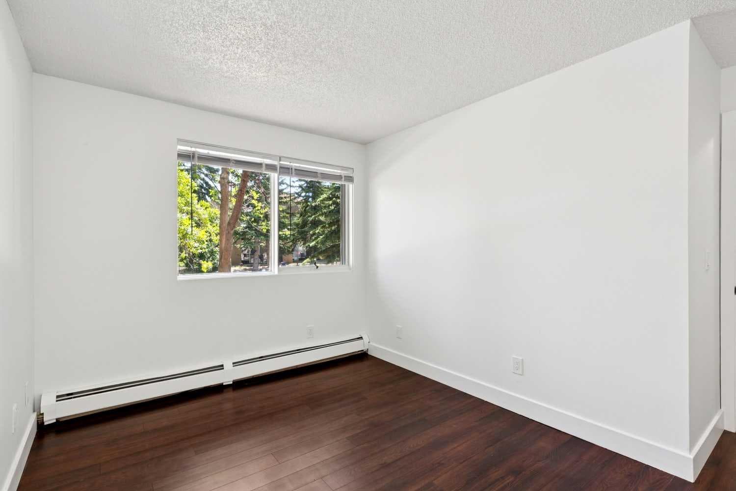 2, 219 Village Terrace SW