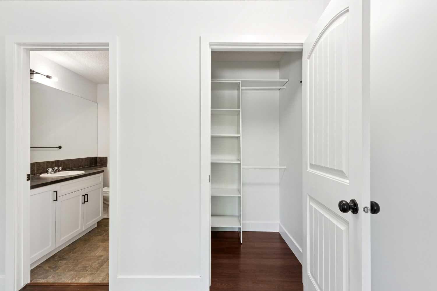 2, 219 Village Terrace SW