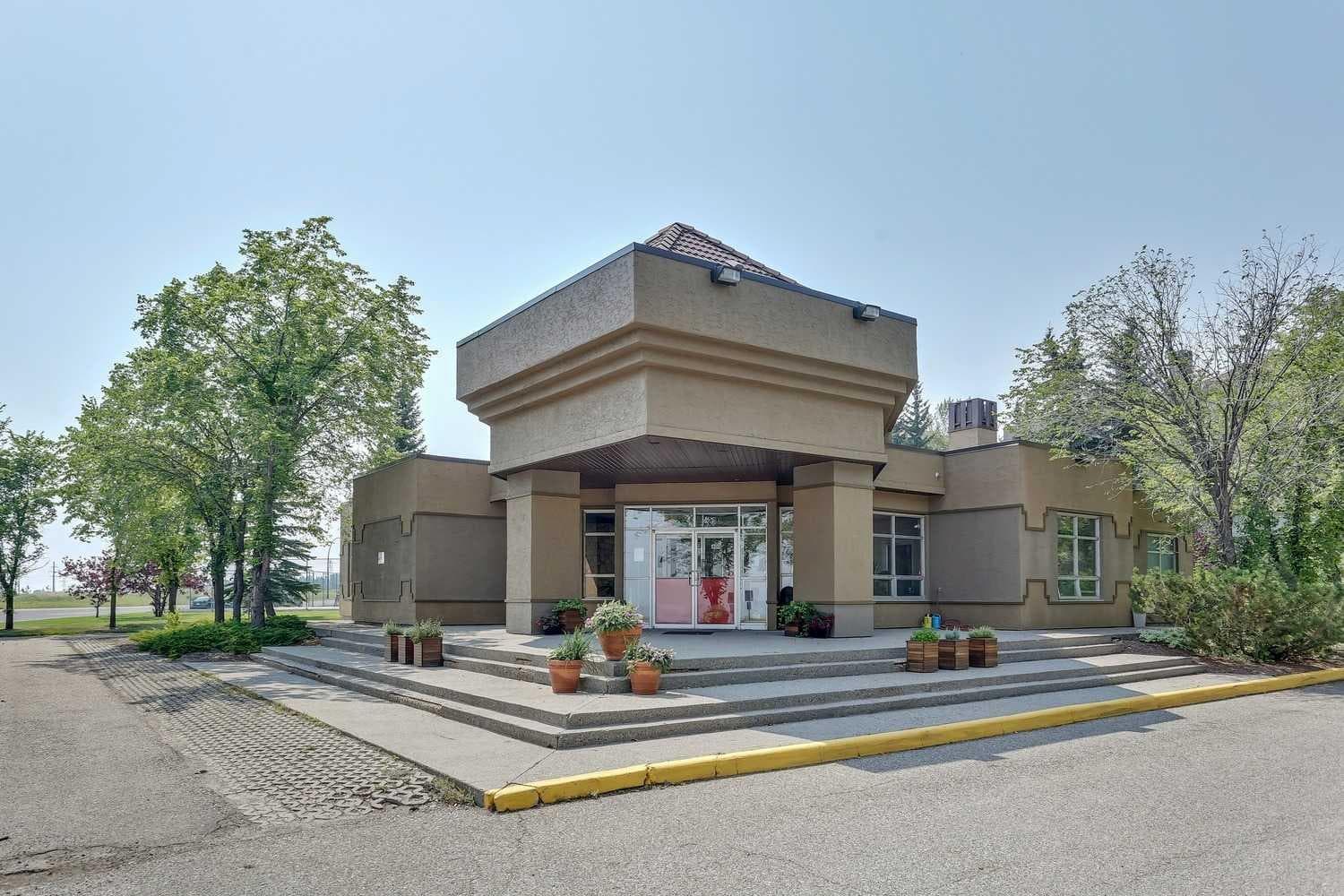 2, 219 Village Terrace SW