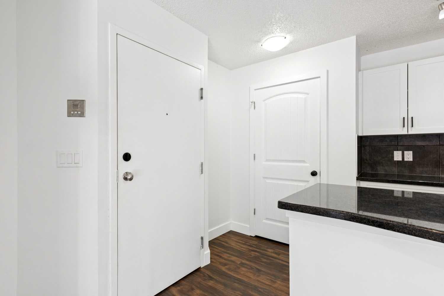 2, 219 Village Terrace SW