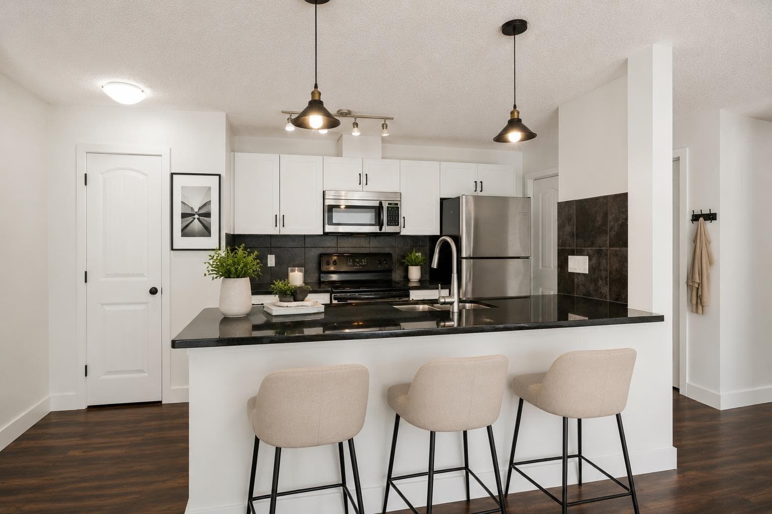 2, 219 Village Terrace SW