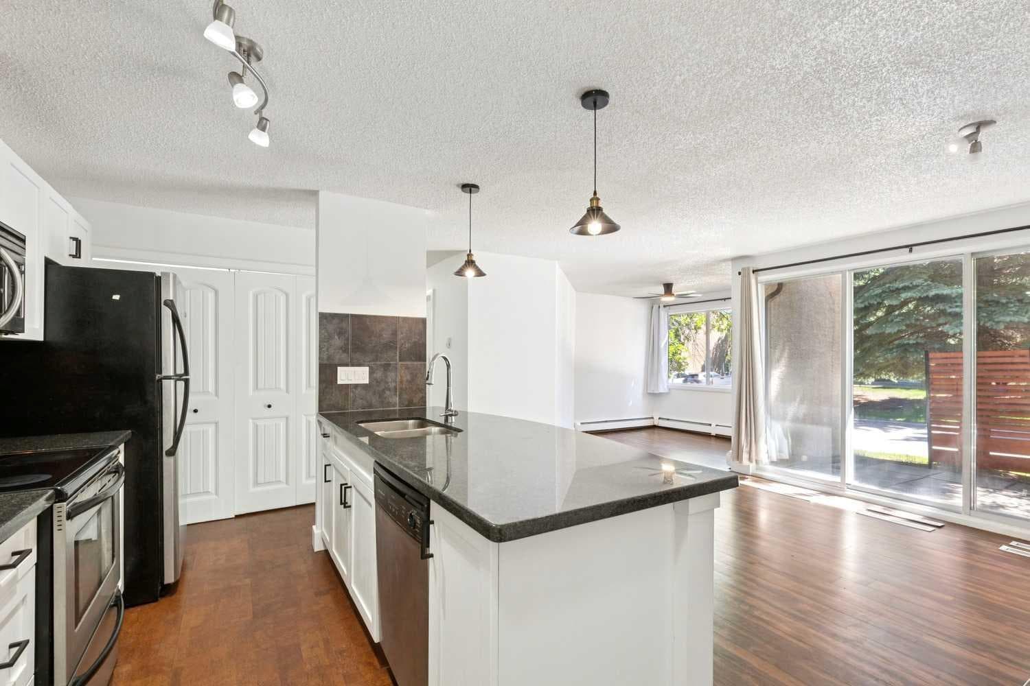 2, 219 Village Terrace SW