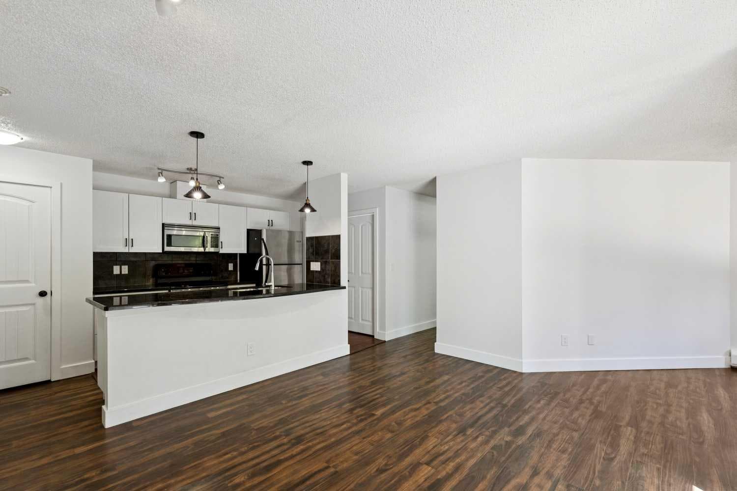 2, 219 Village Terrace SW