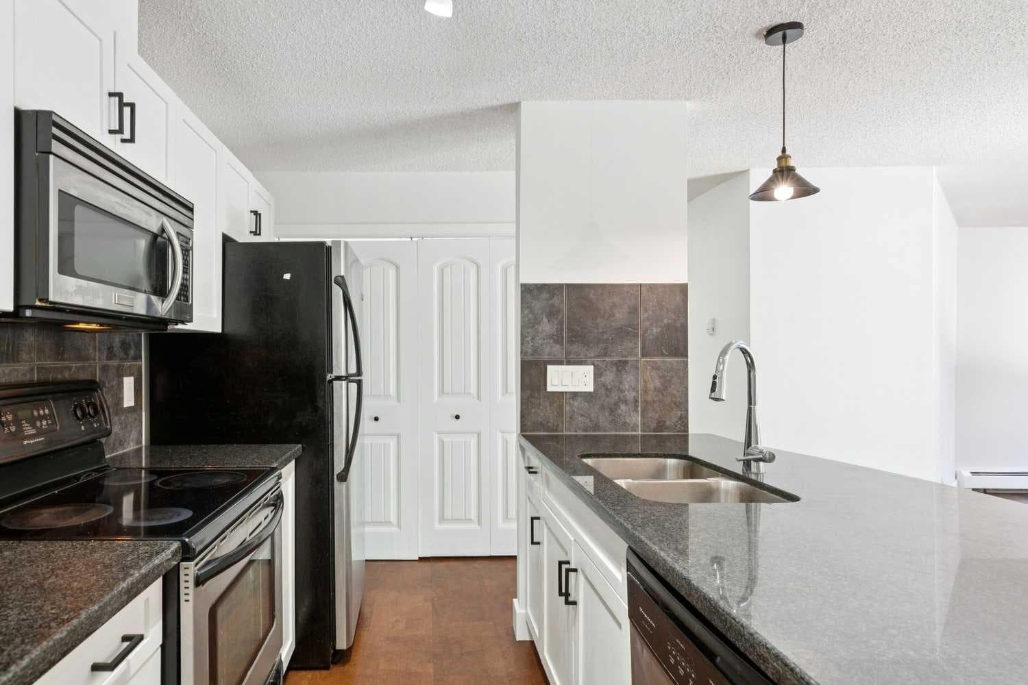 2, 219 Village Terrace SW