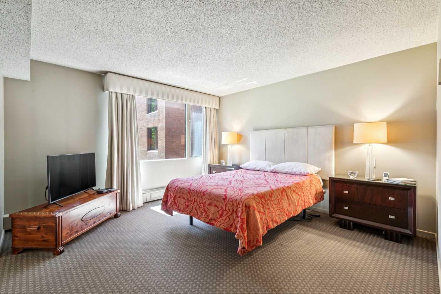 301H, 500 Eau Claire Avenue SW