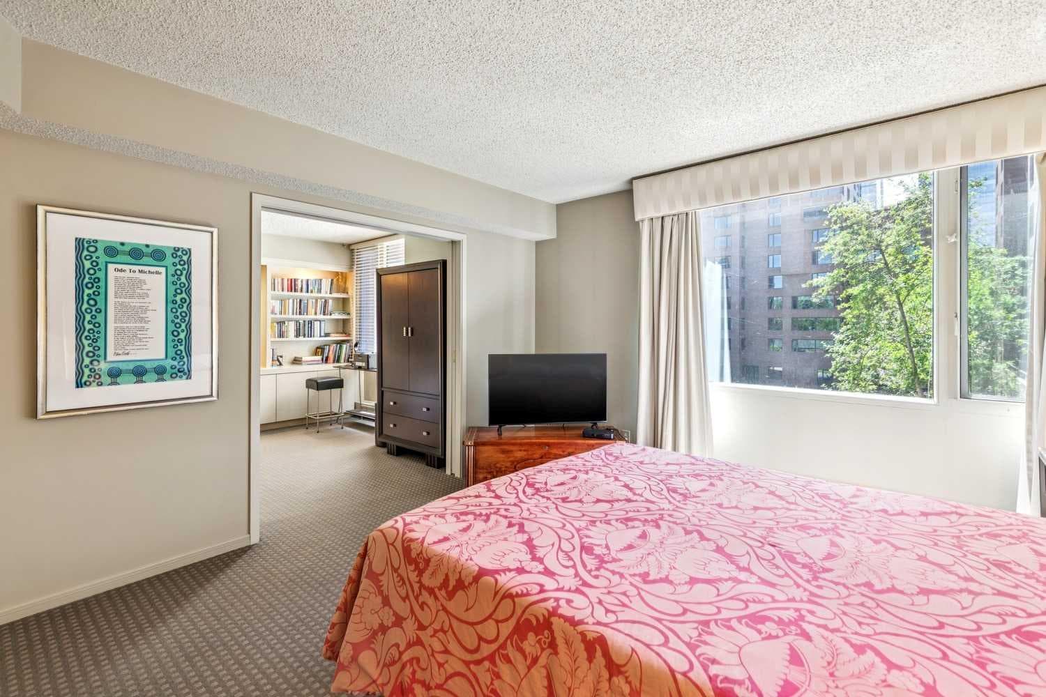 301H, 500 Eau Claire Avenue SW