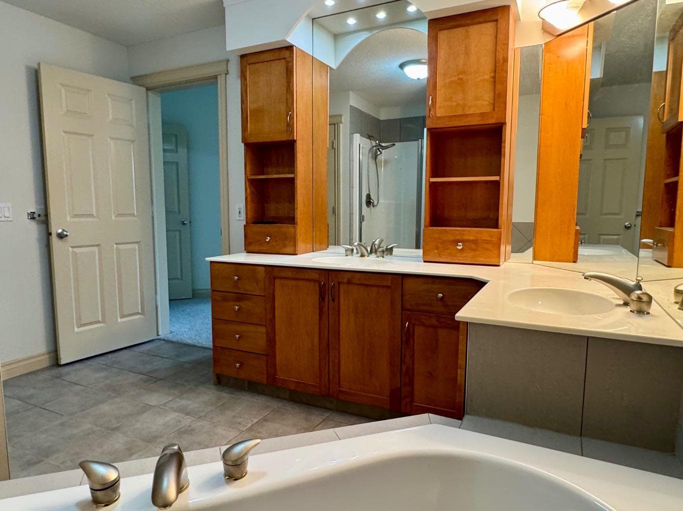 1108, 24 Hemlock Crescent SW