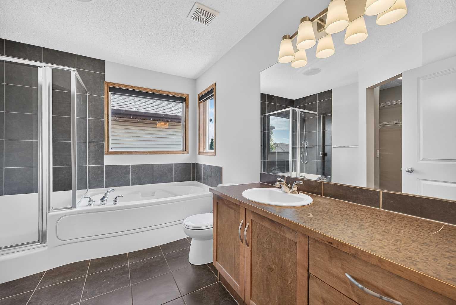 249 Elgin Manor SE