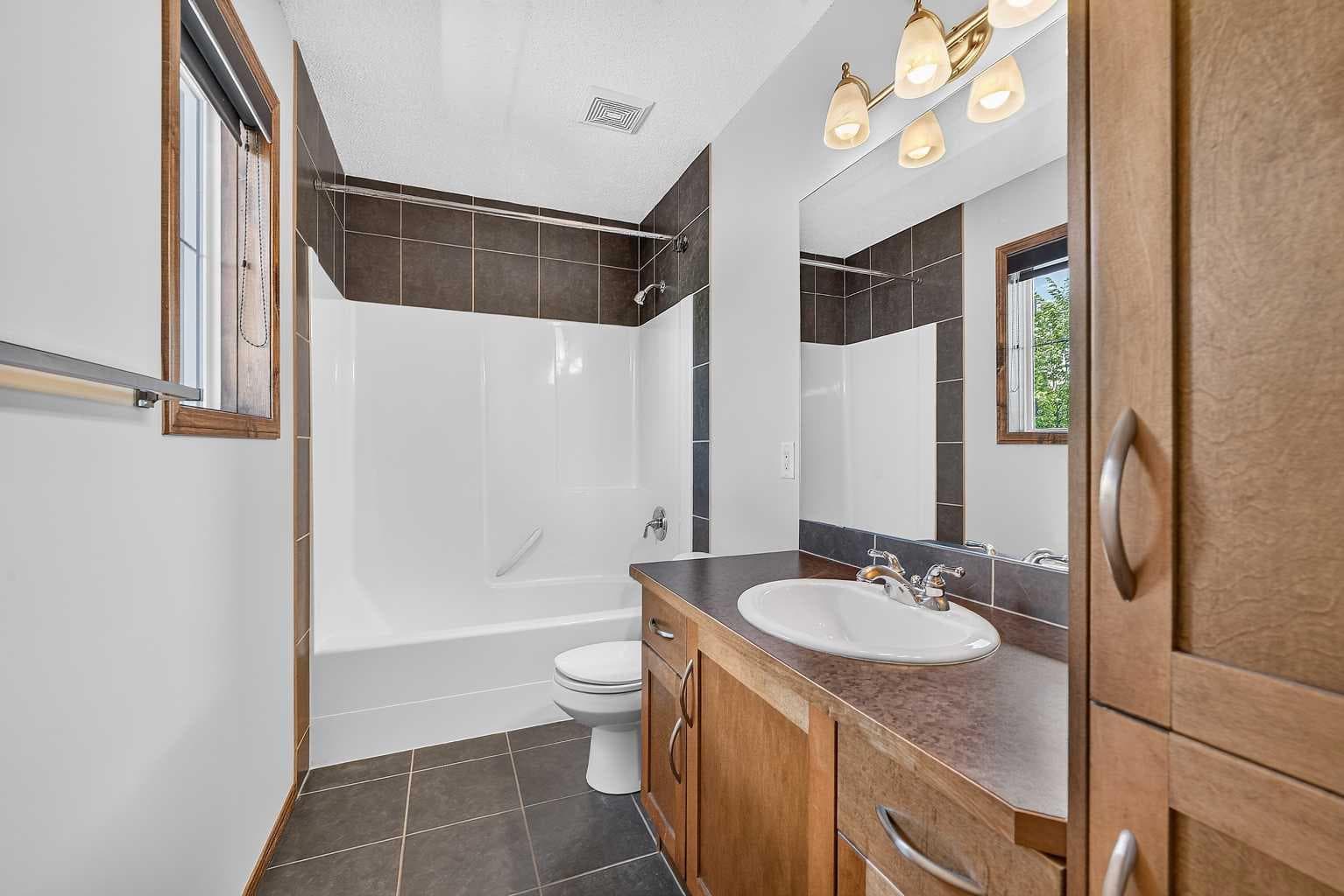 249 Elgin Manor SE