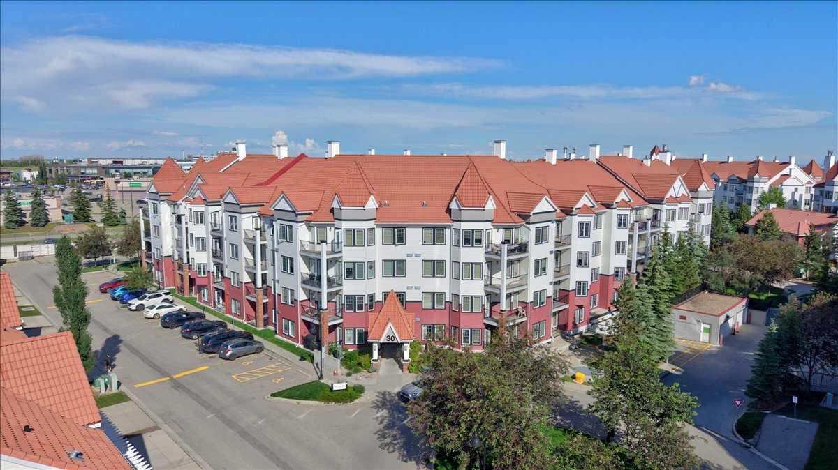 218, 30 Royal Oak Plaza NW
