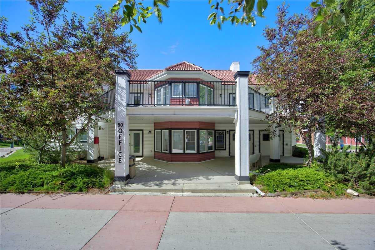 218, 30 Royal Oak Plaza NW