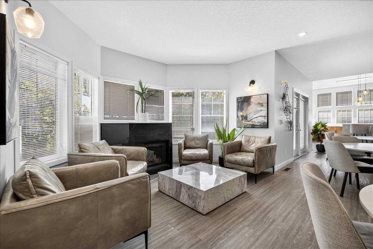 218, 30 Royal Oak Plaza NW