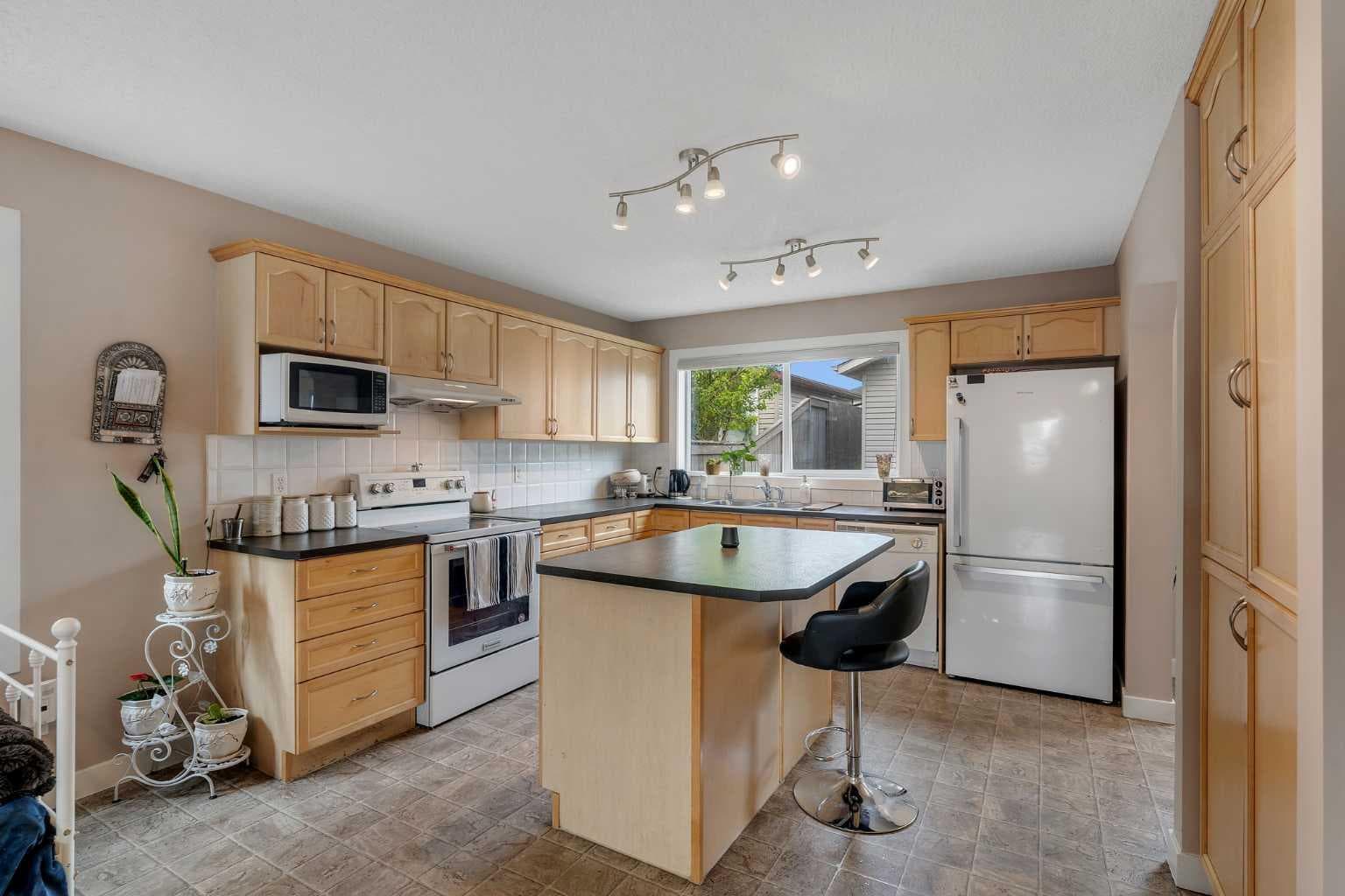 91 Saddlebrook Way NE