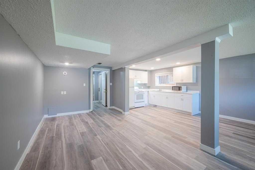 2431 & 2429 26 Street SW