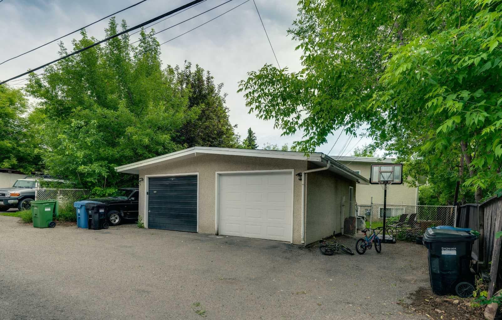 2431 & 2429 26 Street SW