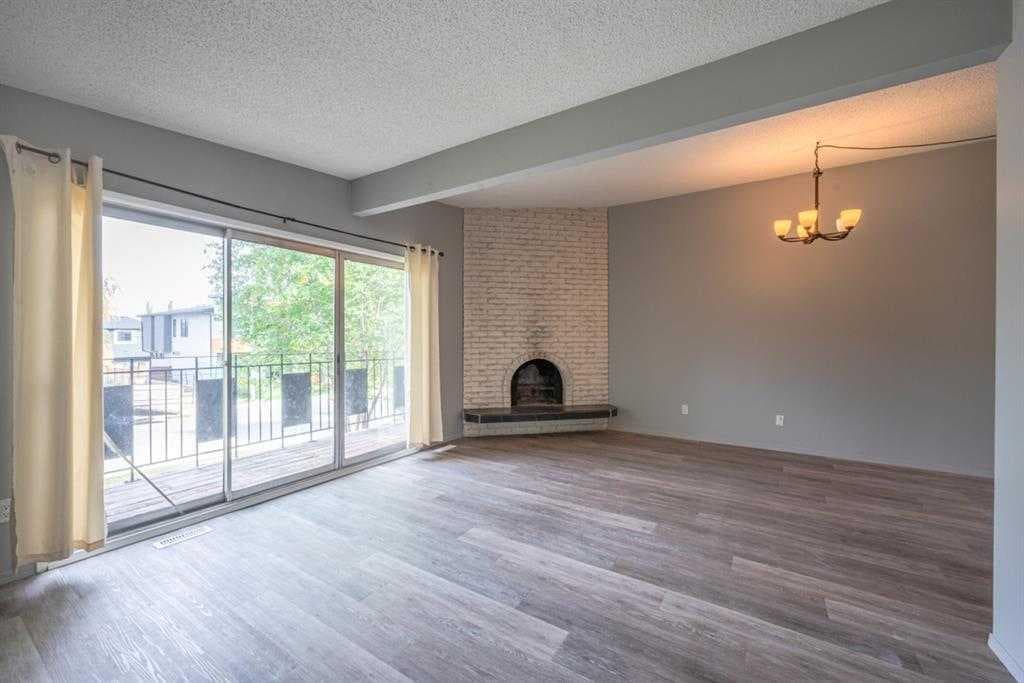 2431 & 2429 26 Street SW