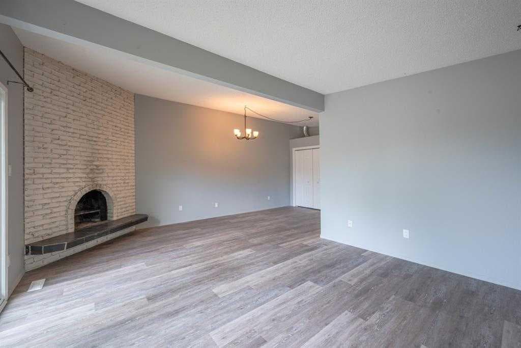 2431 & 2429 26 Street SW