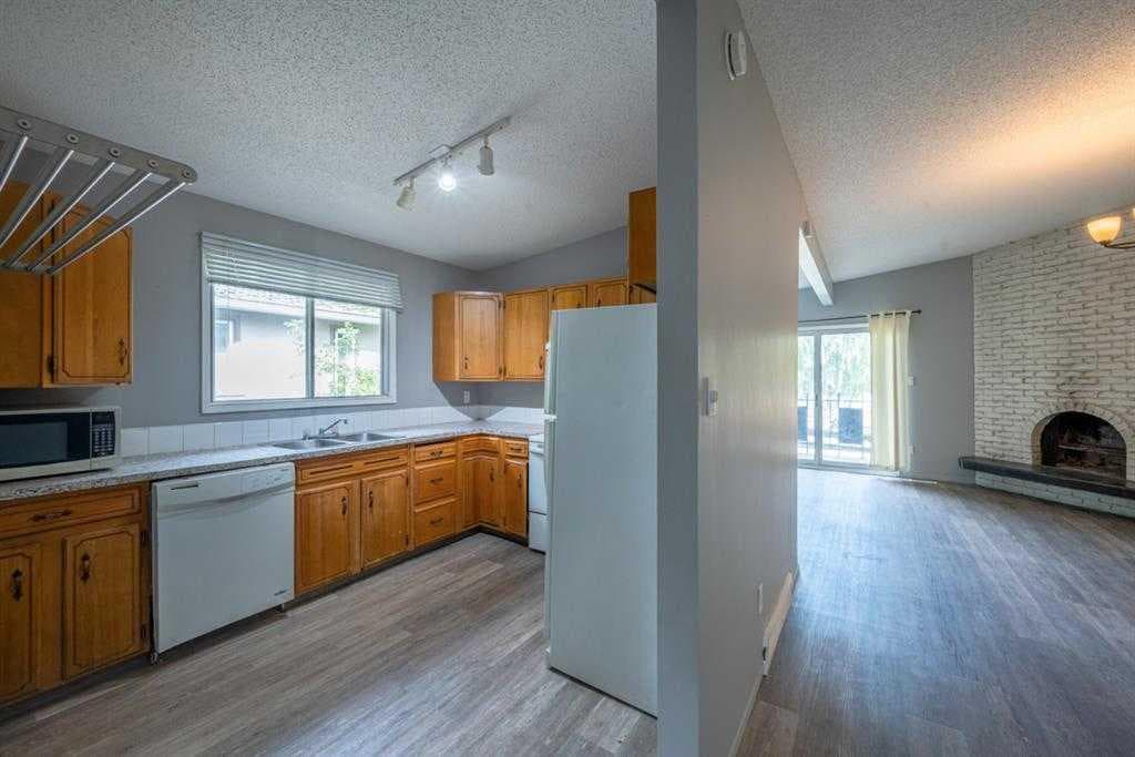 2431 & 2429 26 Street SW
