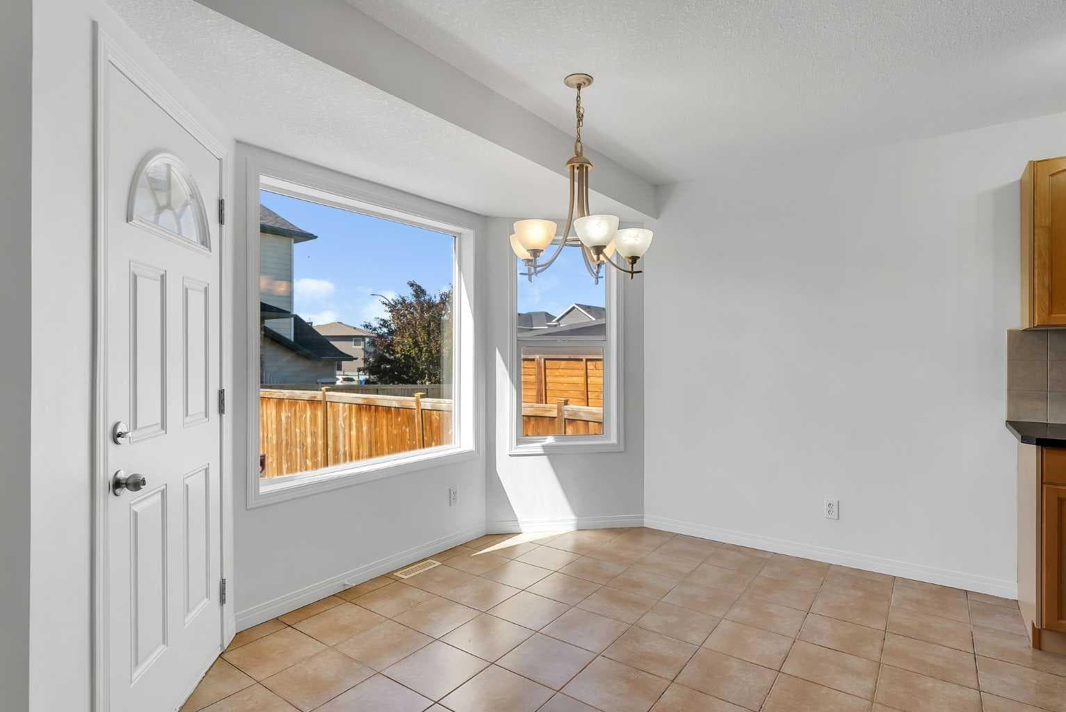 7 Saddlecrest Terrace NE