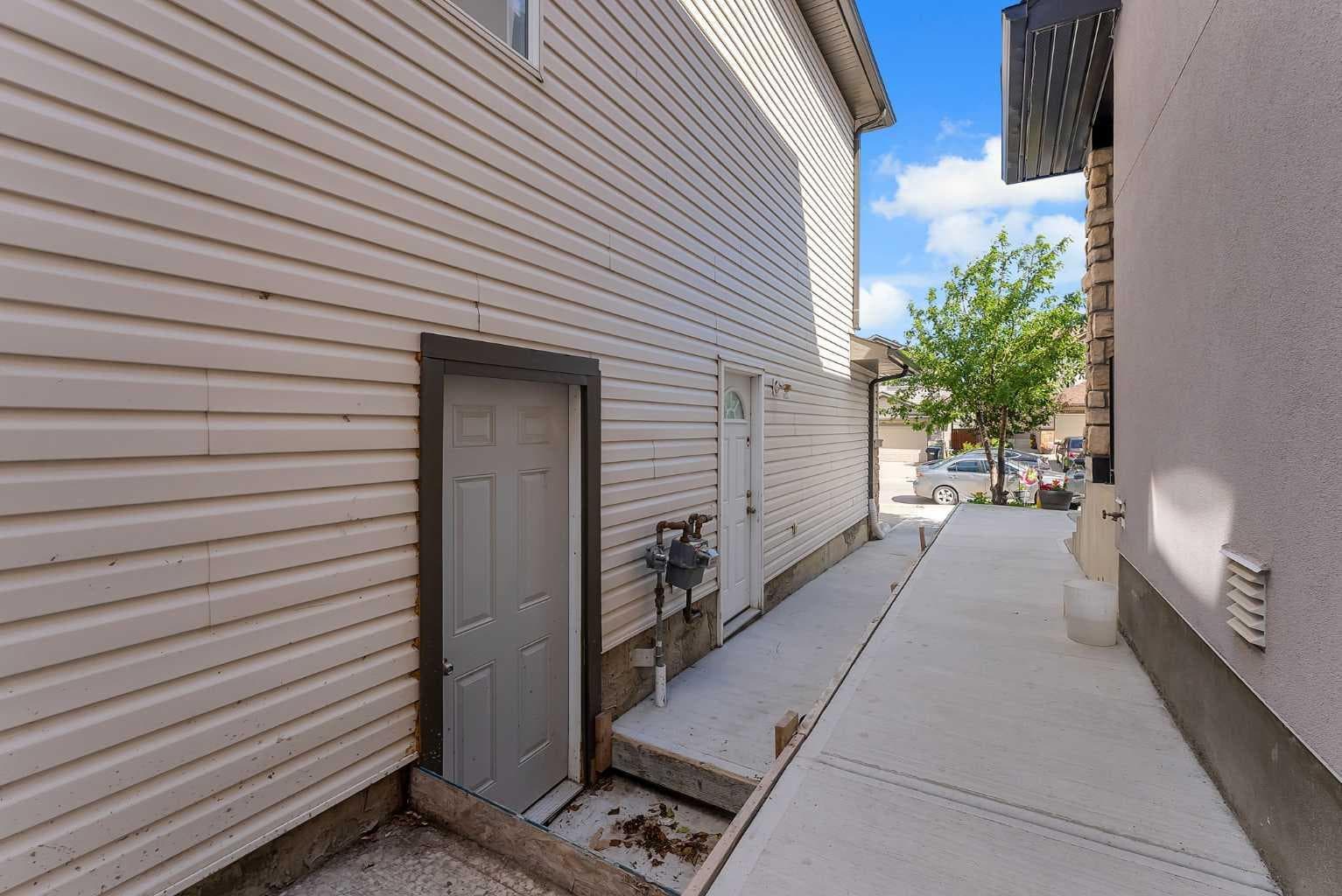 7 Saddlecrest Terrace NE
