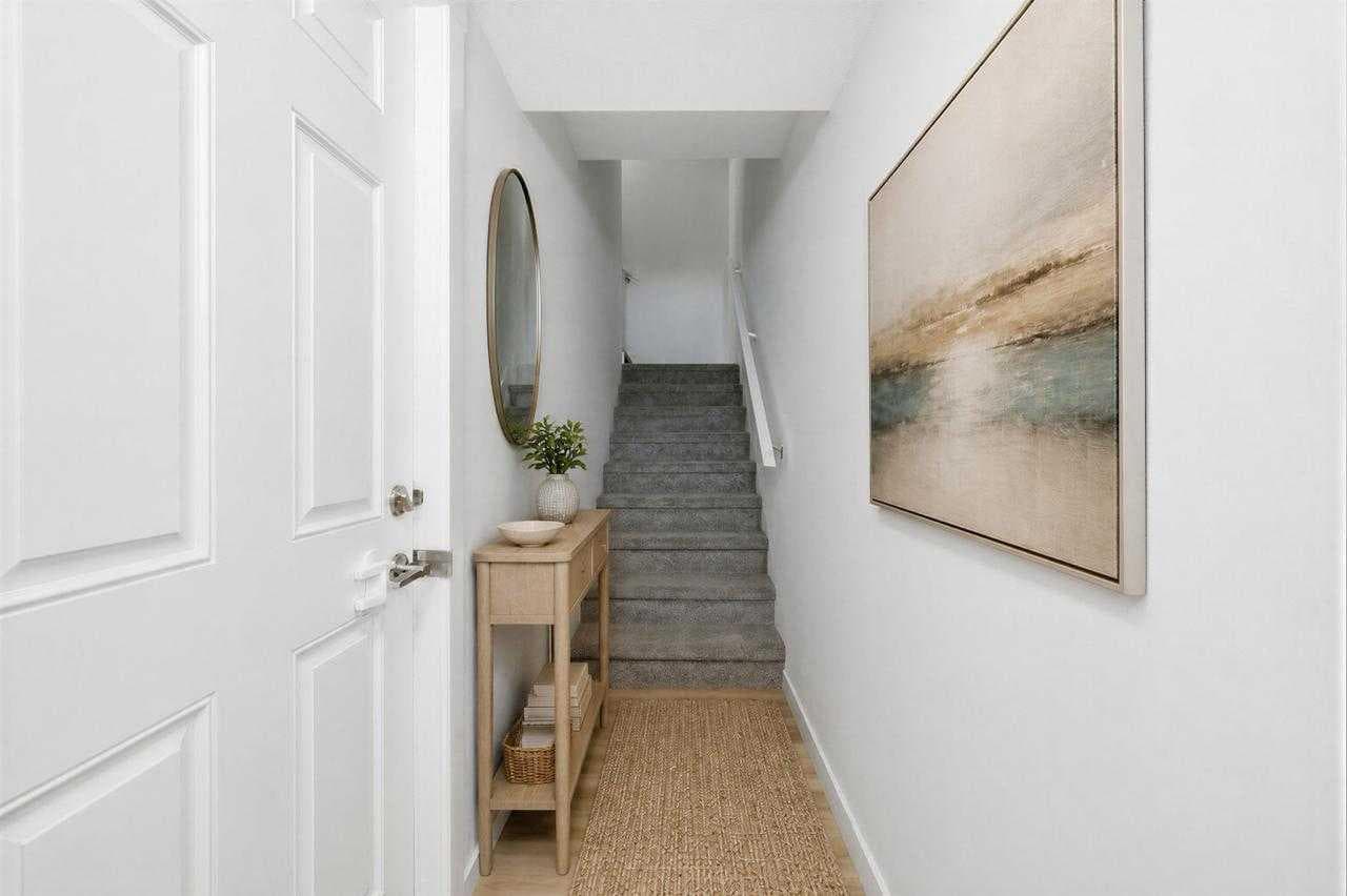 283, 380 Seton Villas SE